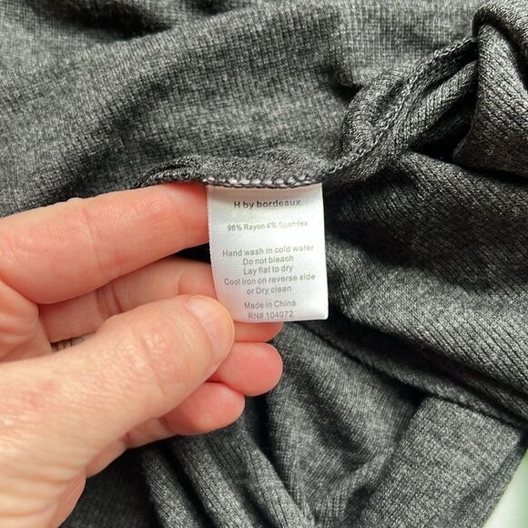 H by Bordeaux Grey Short Sleeve Long Sides Top Size Small NWOT - Picture 5 of 5
